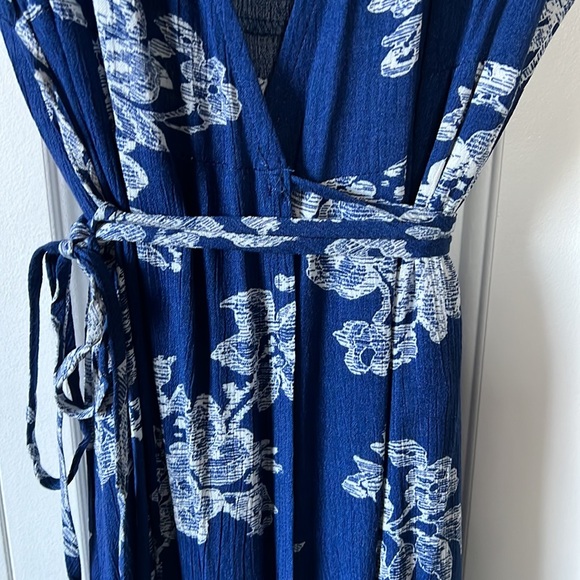 Brand new, never worn, Lulu’s navy blue dress, size Medium - Picture 3 of 8